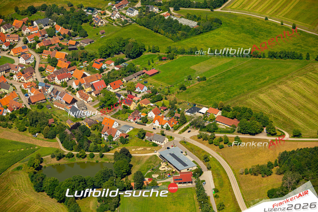 Das Luftbild zeigt : Breitenau Feuchtwangen - Die Luftaufnahme wurde 2024 vom UL-Flugzeug aus erstellt ( keine Drohne ) - Hochauflösende Luftaufnahme - Für grossformatige Ausdrucke geeignet. Die Geschenkidee !Mit Lizenz und Bildrechte bestellbar