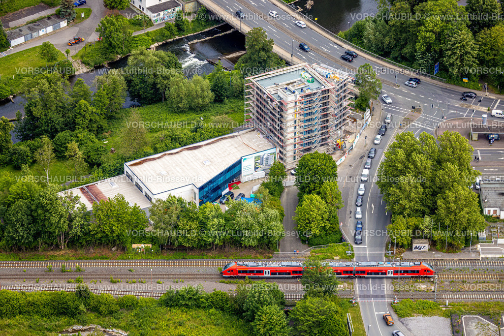 Arnsberg220601253 | Luftbild, Baustelle und neuer Anbau Eglo Leuchten an der Kleinbahnstraße, Hüsten, Arnsberg, Sauerland, Nordrhein-Westfalen, Deutschland