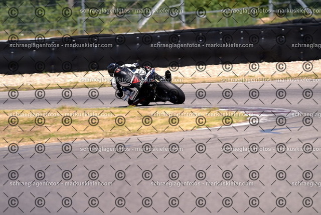 26bt04-1811 | markuskiefer.com - Realisiert mit Pictrs.com