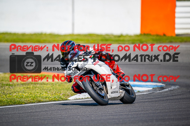 MaZZes_FotoMatrix_230410_5250 | ROT