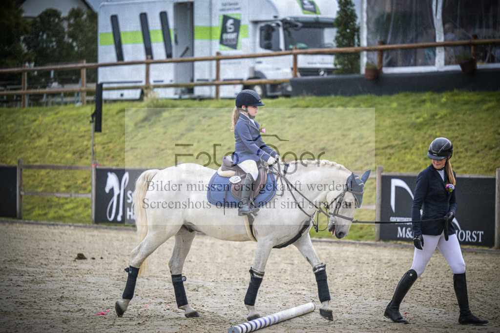 DOS_0199 | Entdecke hochwertige Reitturnierfotos von Foto Oger. Professionell, emotional und authentisch – jetzt Lieblingsmomente im Shop bestellen.Deutschlandweite Turnierfotografie. - Realisiert mit Pictrs.com
