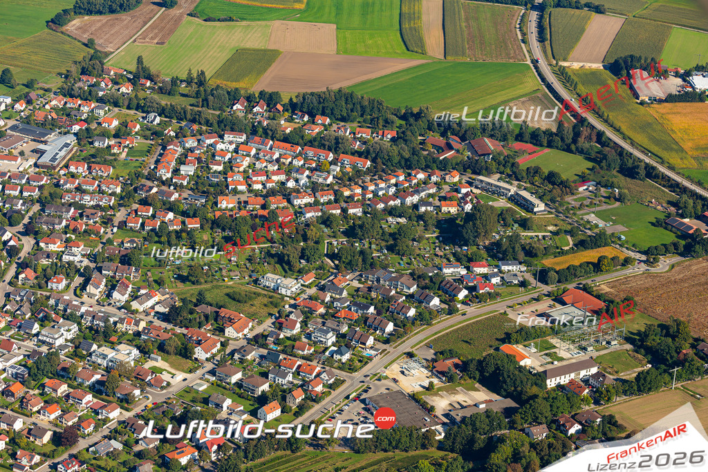 Die Luftaufnahme Oberbernbach - Aichach wurde 2021 mittels Flugzeug (keine Drohne) erstellt. Hohe Auflösung -für große Poster und Wandbilder geeignet!