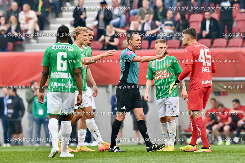 SK Puntigamer Sturm vs. SK Rapid Wien Siegerehrung, Impressionen | #6 Neraysho Meritchio Kasanwirjo SK Rapid, Sebastian Gishamer Referee, #45 Niklas Hedl SK Rapid, SK Puntigamer Sturm vs. SK Rapid Wien Siegerehrung, Impressionen, SK Puntigamer Sturm vs. SK Rapid Wien Siegerehrung, Impressionen am 01.05.2024 in Klagenfurt (Wörthersee Stadion ), Austria, (Photo by Bernd Stefan)