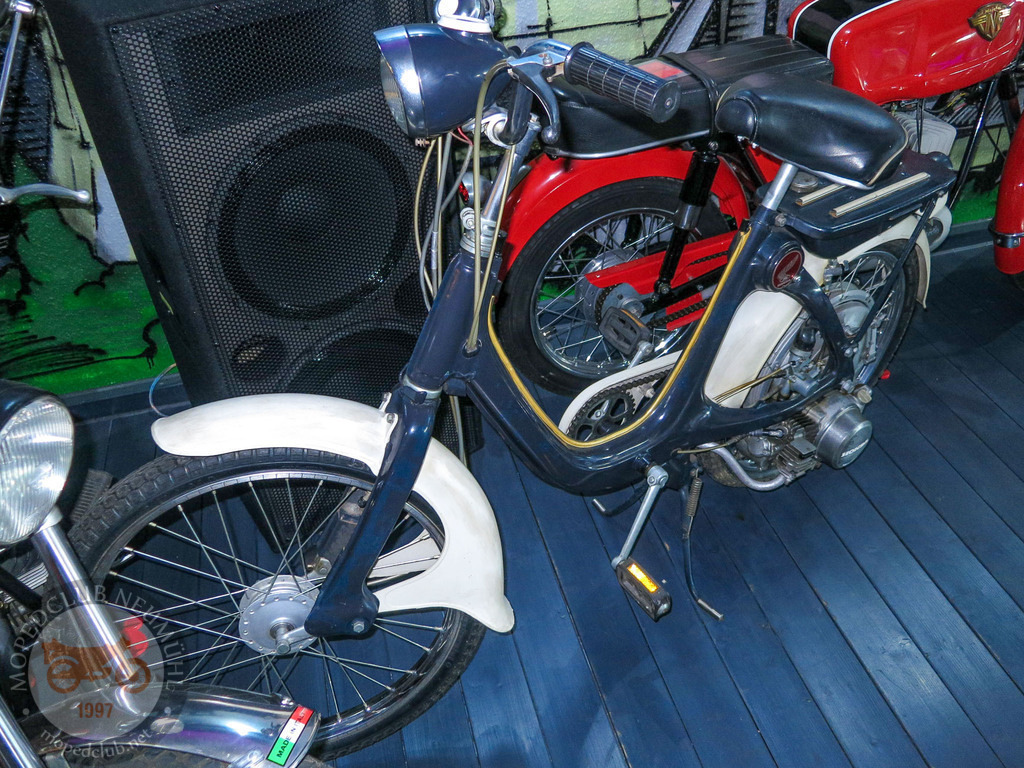 MopedmuseumNeumühl_151023_080 | Bildergalerie von Sport-Ereignissen aber auch von weiteren spannenden Dingen - nicht nur vom Niederrhein. In Anlehnung an den bekannten Spruch von Hanns Dieter Hüsch heißt das Motto: "Niederrhein ist überall".  - Realisiert mit Pictrs.com