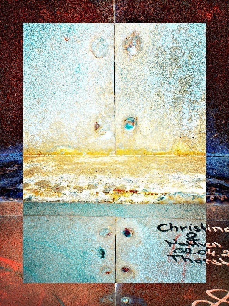Verwitterte Schönheit - Rost und Patina im Dialog | Diese faszinierende Fotografie fängt die einzigartige Ästhetik von verwittertem Metall ein. Die Kombination aus rostigem Braun und kühlem Blau mit zarten Gelb- und Orangeakzenten erzählt eine Geschichte von Zeit, Verfall und natürlicher Veränderung. Die quadratische Komposition hebt die Strukturen und die rauen Oberflächen hervor und verleiht dem Bild eine starke grafische Wirkung. Ein perfektes Kunstwerk für Liebhaber urbaner und abstrakter Motive, das jedem Raum Charakter und Tiefe verleiht. - Realisiert mit Pictrs.com