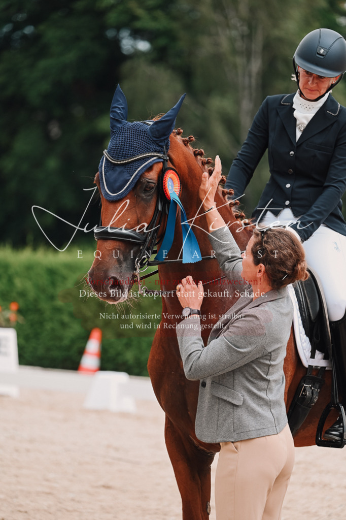 DSC_4417 | Pferde- und Turnierfotografie in Westsachsen. Pferdeportraits, Auftragszeichnungen und intuitive Kunst.
