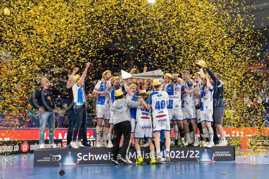 SV Wiler-Ersigen vs GC Unihockey - 23. April 2022 | SV Wiler-Ersigen vs GC Unihockey
Stimo Arena, Kloten
GC ist Schweizer Meister 2021/22.
Bild: Sportfotografie Markus Aeschimann | www.markus-aeschimann.ch - Realisiert mit Pictrs.com