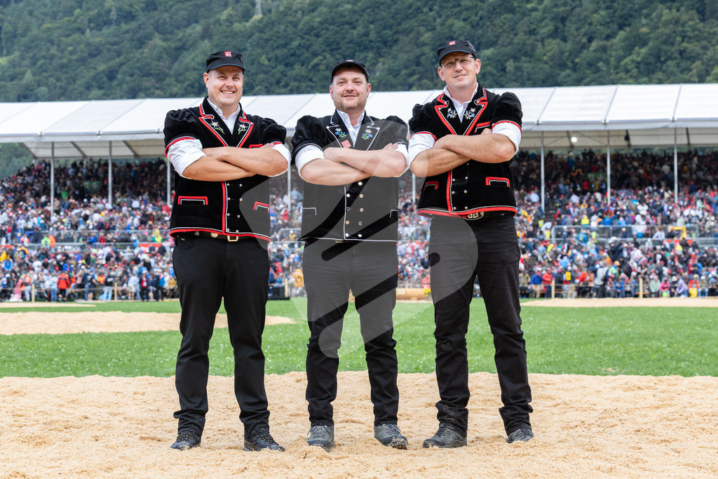 ESAF2025_04Gang_5673 | Die Schwinger des Schwyzer Kantonalen Schwingerverbandes: Fotos, die Dynamik und Leidenschaft festhalten, sowie emotionale Momente aus dem traditionellen Schwingsport zeigen. - Realisiert mit Pictrs.com