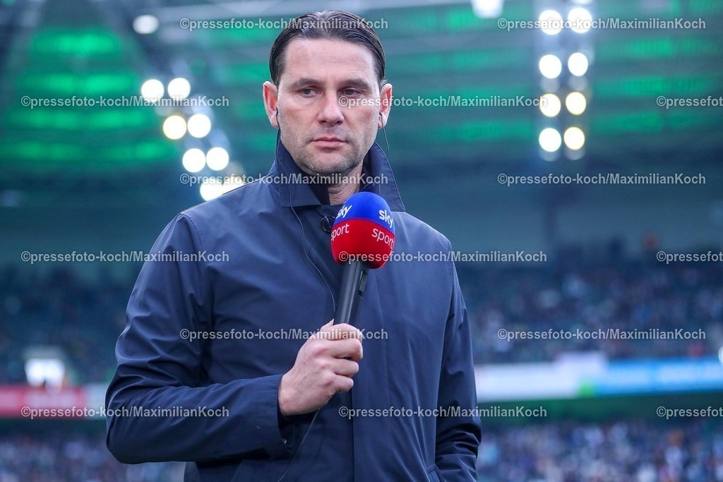 BMG21022501006 | 22.02.2025, Fußball, Borussia Mönchengladbach - FC Augsburg, 1. Fußball Bundesliga, Borussia-Park, Saison 2024 2025: Trainer Gerardo Seoane (Cheftrainer Mönchengladbach)DFB regulations prohibit any use of photographs as image sequences and or quasi-video.