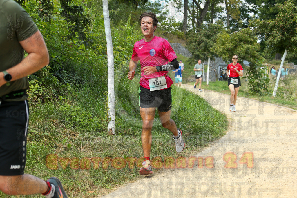 250824_1254_EX1_0902 | Sportfotografie im Rhein-Sieg Kreis, Köln, Bonn, NRW, Rheinland Pfalz, Hessen, etc. Unser Tätigkeitsfeld umfasst den Laufsport vom Volkslauf über den Marathon, Duathlon, Triathon bis zum Ultralauf wie Kölnpfad Ultra oder Schindertrail.