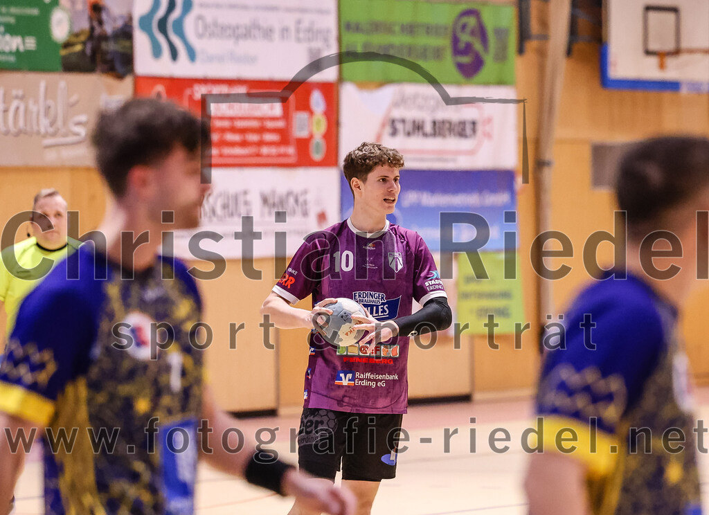 2024-12-14_102_SpVgg_Altenerding_gegen_MTV_Pfaffenhofen | Erding, Deutschland, 14.12.2024:Handball, Bezirksoberliga Männer 2024 / 2025, 10. Spieltag, SpVgg Altenerding gegen MTV Pfaffenhofen, Endergebnis: 32:30Tim Steininger (SpVgg Altenerding, #10)Foto: Christian Riedel / fotografie-riedel.net