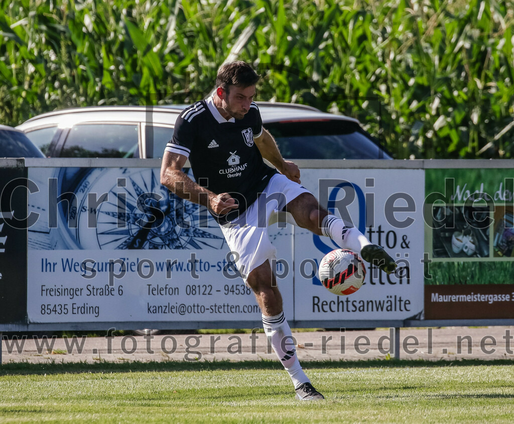2023-08-20_069_TuS_Oberding_gegen_FC_Finsing_II | Oberding, Deutschland, 20.08.2023:
Fußball, Kreisklasse 2023 / 2024, 3. Spieltag, TuS Oberding gegen FC Finsing II, Endergebnis: 1:1

Markus Weber (TuS Oberding, #12)

Foto: Christian Riedel / fotografie-riedel.net