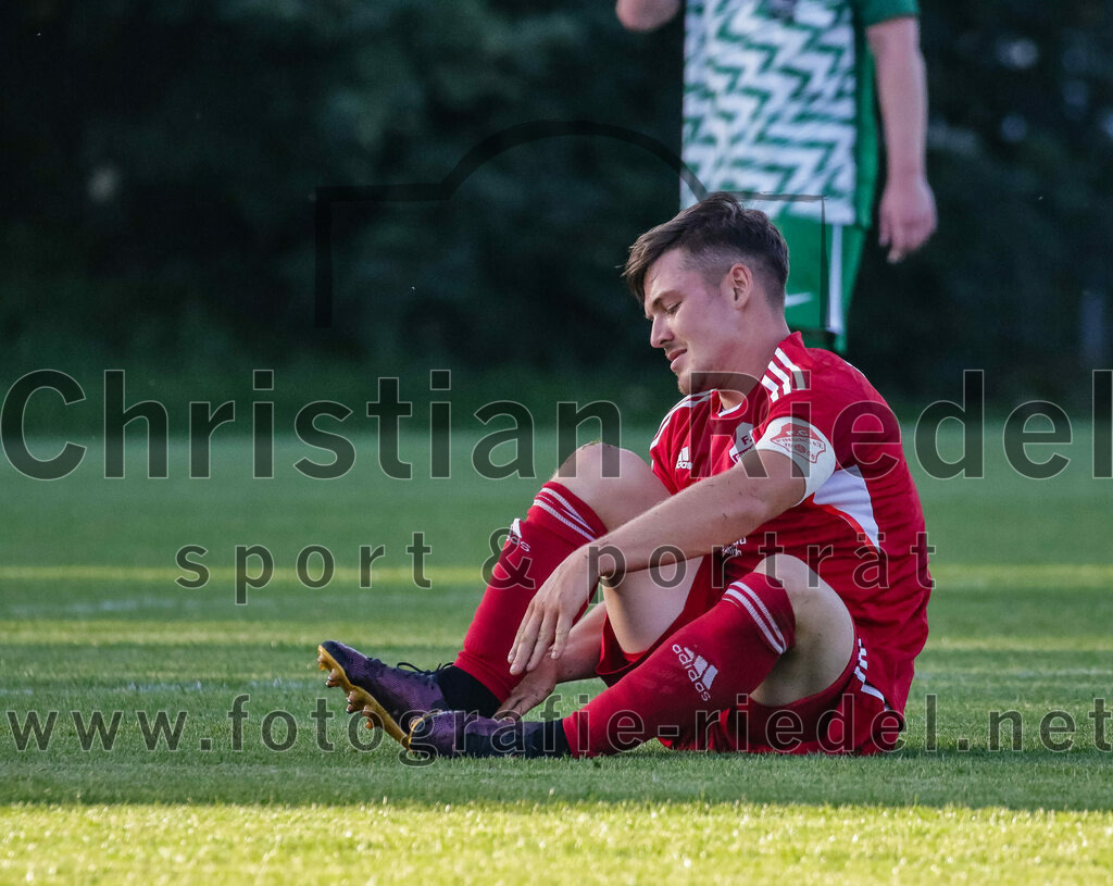 2023-08-11_060_FC_Finsing_gegen_SV_Eichenried | Finsing, Deutschland, 11.08.2023:
Fußball, Kreisliga 2023 / 2024, 4. Spieltag, FC Finsing gegen SV Eichenried, Endergebnis: 3:0

Leonhard Hölzl (FC Finsing, #5)

Foto: Christian Riedel / fotografie-riedel.net
