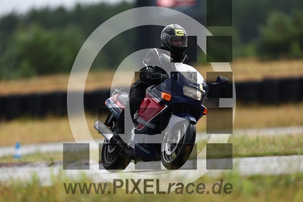 0053-20250713_00224 | Schöne Erinnerungen an spannende Momente - das festzuhalten ist unser Job. PIXELrace.de ist seit 2003 auf den Rennstrecken Europas unterwegs um die Action draußen beim Fahren und die wunderbare Stimmung imm Fahrerlager für euch einzufangen.