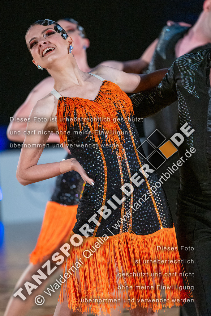 20250503-00375 | Hier finden Sie Tanz Bilder vom Latein und Standard Formationen tanzen. Sportbilder vom Tanzsport. Schöne Fotos und von Weltmeisterschaft, Europameisterschaft, Bundesliga, Regionalliga, Oberliga und Landesliga sowie von GOC Stuttgart, DanceComp, WM Bremen