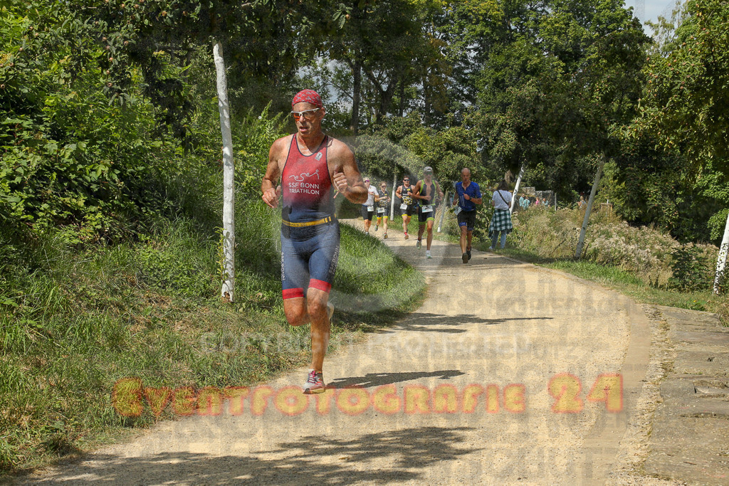 250824_1333_EX1_2792 | Sportfotografie im Rhein-Sieg Kreis, Köln, Bonn, NRW, Rheinland Pfalz, Hessen, etc. Unser Tätigkeitsfeld umfasst den Laufsport vom Volkslauf über den Marathon, Duathlon, Triathon bis zum Ultralauf wie Kölnpfad Ultra oder Schindertrail.