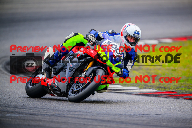 MaZZes_FotoMatrix_240717_6007705_4924 | WEISS