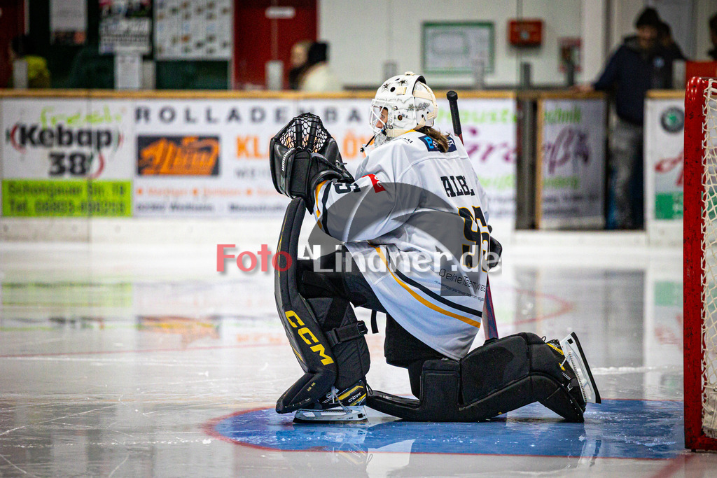 SC Forst NATURE BOYS gegen WANDERERS Germering | Eishockey Landesliaga Herren Gruppe A 2024/2025, SC Forst NATURE BOYS gegen WANDERERS Germering, 20241025,Konzentration,2024-10-25 in Peißenberg (Eisstadion Peißenberg), Franziska ALBL (WANDERERS Germering Goali 95)Copyright: WolfgangxLindner www.foto-lindner.de