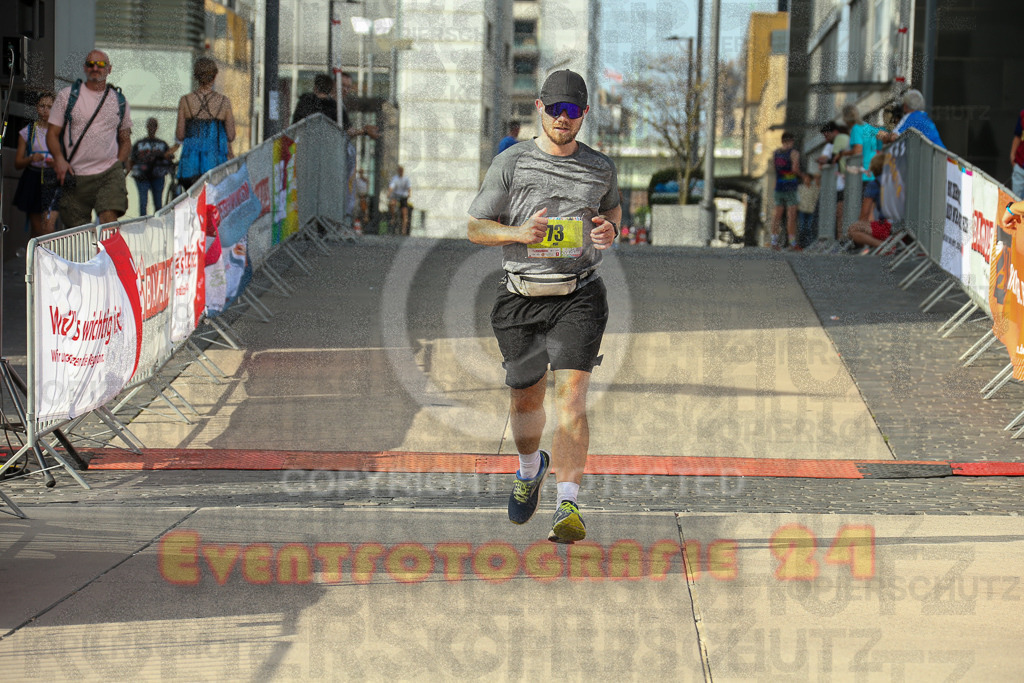250920_1544_EX1_0596 | Sportfotografie im Rhein-Sieg Kreis, Köln, Bonn, NRW, Rheinland Pfalz, Hessen, etc. Unser Tätigkeitsfeld umfasst den Laufsport vom Volkslauf über den Marathon, Duathlon, Triathon bis zum Ultralauf wie Kölnpfad Ultra oder Schindertrail.
