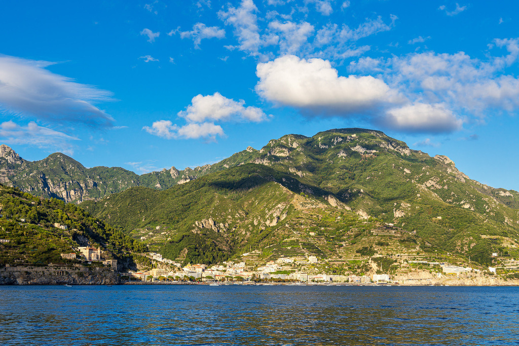 Mittelmeerküste bei Maiori an der Amalfiküste in Italien | Mittelmeerküste bei Maiori an der Amalfiküste in Italien.