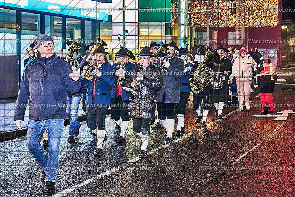 ALP9408_Wieselburger ADVENT_Wintersonnenwendfeier | (C)FotoLois.com, Alois Spandl, Wieselburger Advent, Wintersonnenwendfeier mit Umzug durch die Stadt, Sonnenwendfeuer und Perchtenlauf mit Show im Schlosspark, Mitwirkung der Partnergemeinde EINBECK, Sa 17. Dezmber 2022.