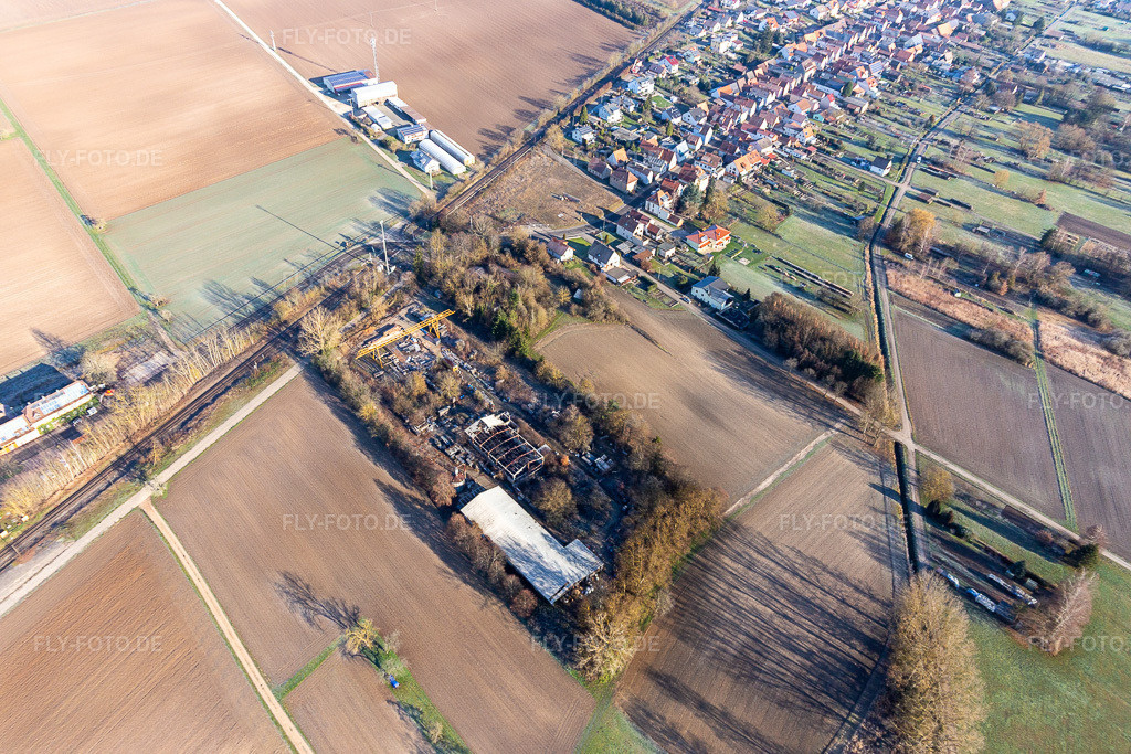 Luftbild: abgebrannte Halle im Ortsteil Schaidt in Wörth im Bundesland Rheinland-Pfalz in Deutschland. Foto: IMG_124135.jpg vom 11.01.2021 durch Werner Riehm/FLY-FOTO.de