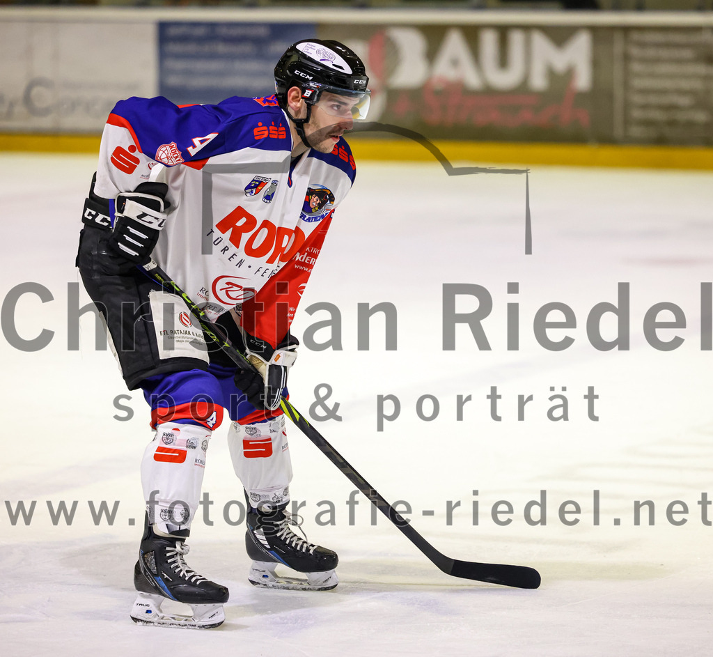 2023-01-22_065_Eishockey_TSV_Erding_gegen_ESC_Dorfen | Erding, Deutschland, 22.01.2023:
Eishockey, Bayernliga 2022 / 2023, 29. Spieltag, TSV Erding gegen ESC Dorfen, Endergebnis: 6:2

Alexander Kanzelsberger (ESC Dorfen, #4)

Foto: Christian Riedel / fotografie-riedel.net