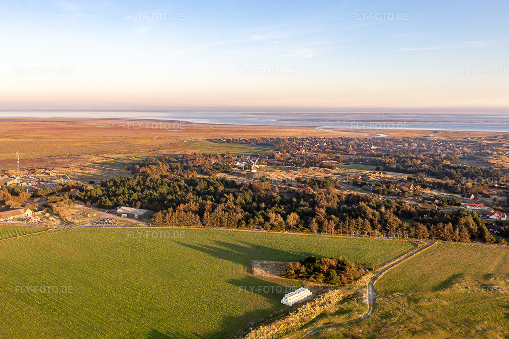 Luftbild: Windmühle Sønderho Mølle in Fanø im Bundesland Syddanmark in Dänemark. Foto: IMG_118970.jpg vom 21.09.2019 durch Werner Riehm/FLY-FOTO.de