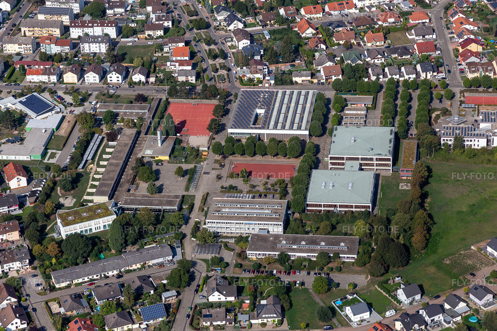 Luftbild: Schulgelände und Kopernikus Gymnasium und Konrad Adenauer Realschule in Philippsburg im Bundesland Baden-Württemberg in Deutschland. Foto: IMG_122829.jpg vom 11.09.2020 durch Werner Riehm/FLY-FOTO.de
