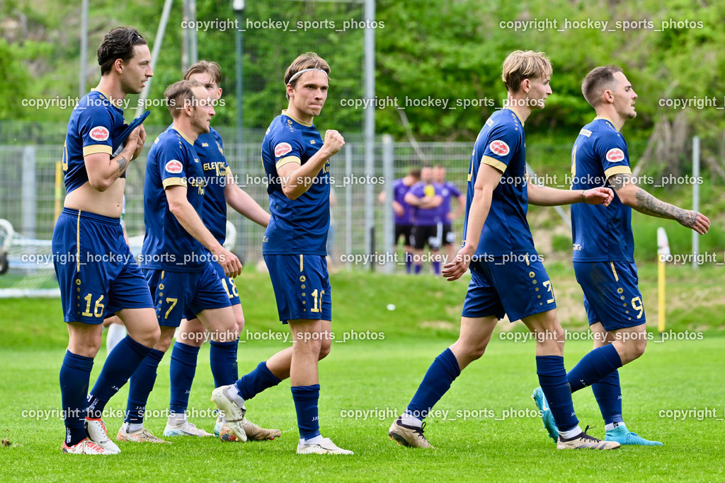 ATUS Velden vs. SV Dellach Gail | Jubel ATUS Velden Mannschaft, #10 Lukas Lausegger ATUS Velden, #7 Mario Kröpfl ATUS Velden, #3 Marlon Louis Winter ATUS Velden, #16 Luka Caculovic ATUS Velden, #9 Tom Zurga ATUS Velden, ATUS Velden vs. SV Dellach Gail, ATUS Velden vs. SV Dellach Gail am 03.05.2025 in Velden (Wald Arena Velden), Austria, (Photo by Bernd Stefan)