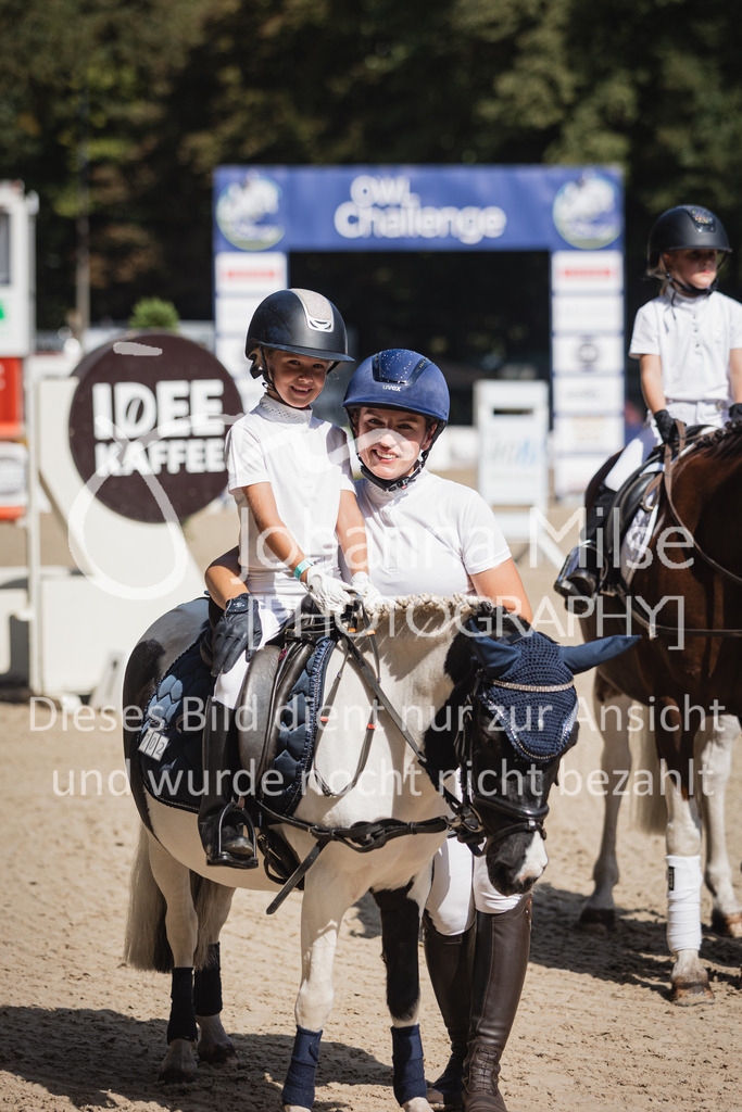 230910_OWLCh_Führzügel-176 | Deine schönsten Turniermomente als professionelle Fotos! Entdecke hochwertige Pferdesport-Fotografie im Online-Shop. Jetzt Fotos finden & bestellen!