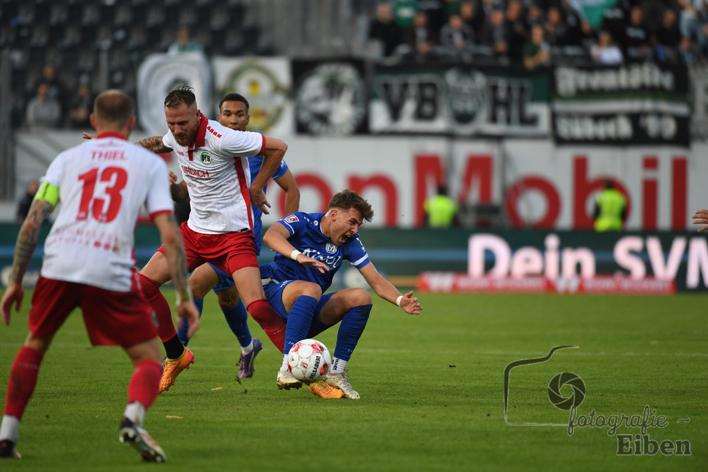 SV Meppen-VfB Lübeck | Herren Regionalliga Nord; SV Meppen (blau)-VfB Lübeck (weiß) am 01.08.2025 in Meppen (Hänsch-Arena), Photo: Philip Eiben 2025 - Realisiert mit Pictrs.com