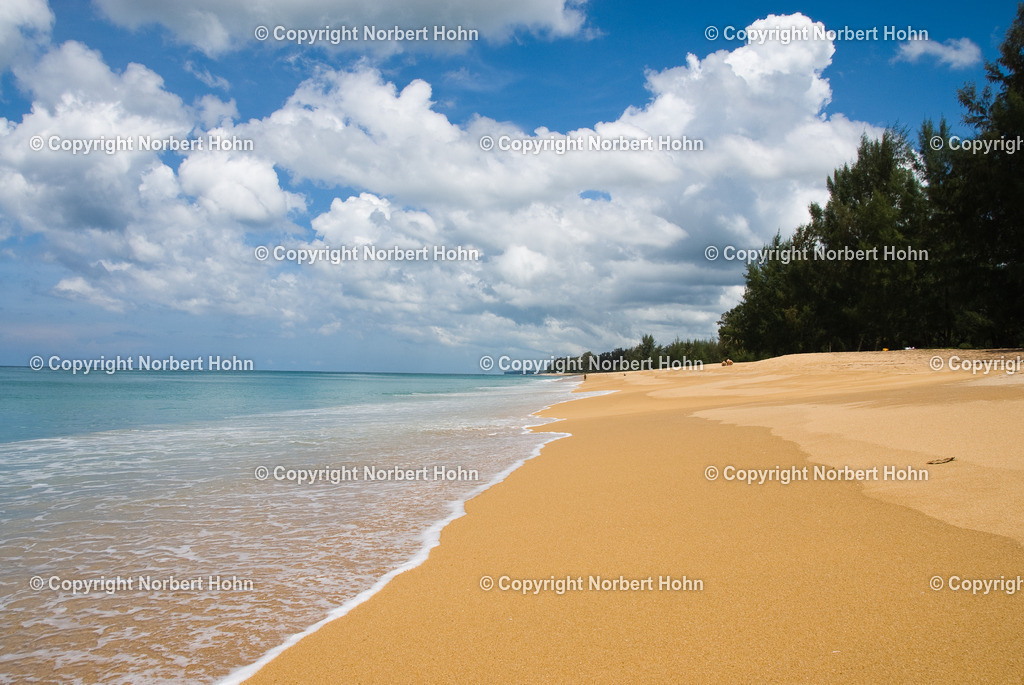 Reisefotografie - Thailand - Phuket | Ansichten des einsamen Mai Khao Beaches im Nordwesten der thailändischen Urlaubsinsel Phuket. - Realisiert mit Pictrs.com