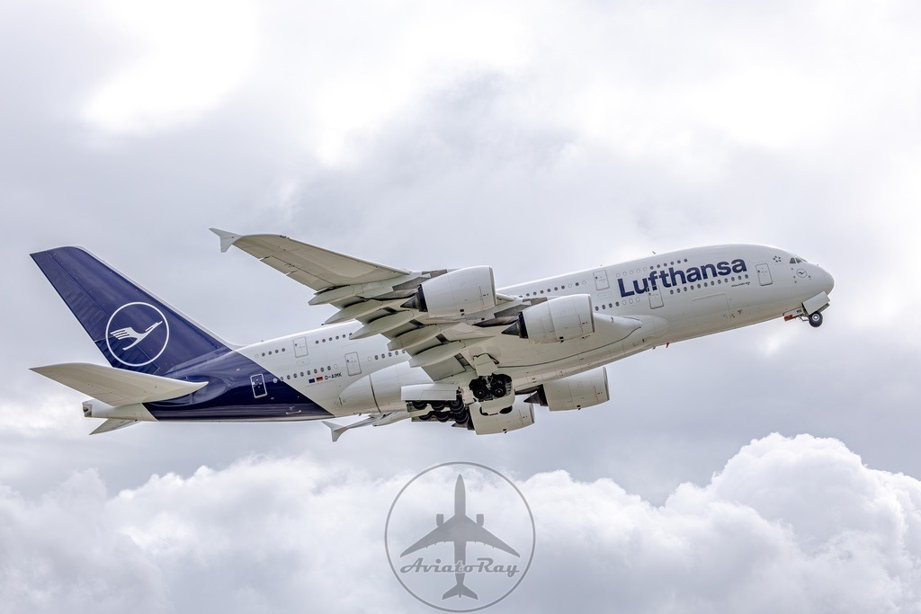 LH410-A388-D-AIMK-MUC-JFK-20230929-1-TPAI-sharpen-enhance-2x | Browse breathtaking aviation photography and order high-quality prints from AviatoRay's gallery. Perfect for enthusiasts and collectors. - Realisiert mit Pictrs.com