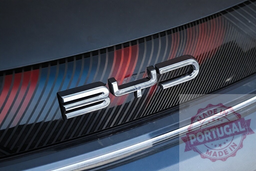 BYD car logo and tail light showing automotive branding | BYD emblem fixed on the car's rear, highlighting electric vehicle technology - Realisiert mit Pictrs.com
