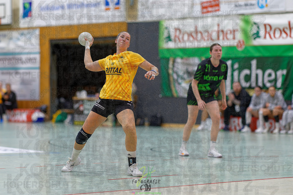 Frauen Oberliga Mitte (HHV); HSG Kleenheim/Langgöns II - HSG Eibelshausen/Ewersbach | Frauen Oberliga Mitte (HHV); HSG Kleenheim/Langgöns II - HSG Eibelshausen/Ewersbach am 01.11.2025 in Oberkleen (Weidig-Halle)Photo © 2025 - Jörg Heinrich - Realisiert mit Pictrs.com