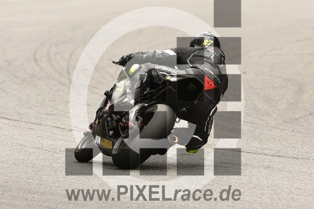 0087-20250908_11562 | Schöne Erinnerungen an spannende Momente - das festzuhalten ist unser Job. PIXELrace.de ist seit 2003 auf den Rennstrecken Europas unterwegs um die Action draußen beim Fahren und die wunderbare Stimmung imm Fahrerlager für euch einzufangen.