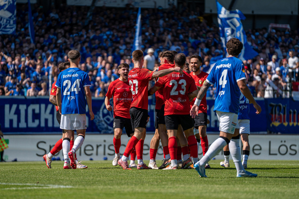 Stuttgarter Kickers vs. SG Sonnenhof Großaspach, Fussball, WFV-Pokal, Finale, 23.05.2026 | Kollektiver Torjubel nach 0:1 durch Michael Kleinschrodt (SG Sonnenhof Großaspach, #11),Stuttgarter Kickers vs. SG Sonnenhof Großaspach, Fussball, WFV-Pokal, Finale, 23.05.2026