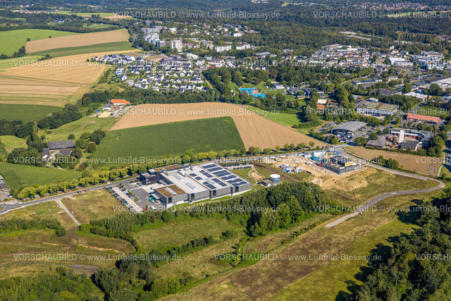 Heiligenhaus240813286 | Luftbild, Wiesenfläche und Baugebiet mit Neubau Innovationspark Heiligenhaus Gewerbegebiet, Firmengelände Neubau R+M de Wit GmbH Grosshändler, Bertha-Benz-Allee, Feuerwehr und Feuerwache Dr.-Julius-Held-Straße, Blick zum Wohngebiet Unterilp und Oberilp, Heiligenhaus, Ruhrgebiet, Nordrhein-Westfalen, Deutschland