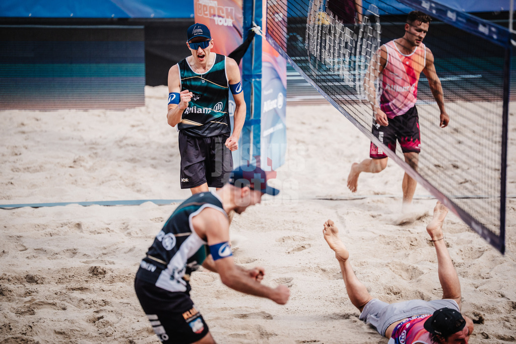 Beachvolleyball | Männer | Deutsche Meisterschaften 2025 Timmendorfer Strand | 04.09.2025 | hinten jubelt Momme Lorenz, vorne Tilo Rietschel