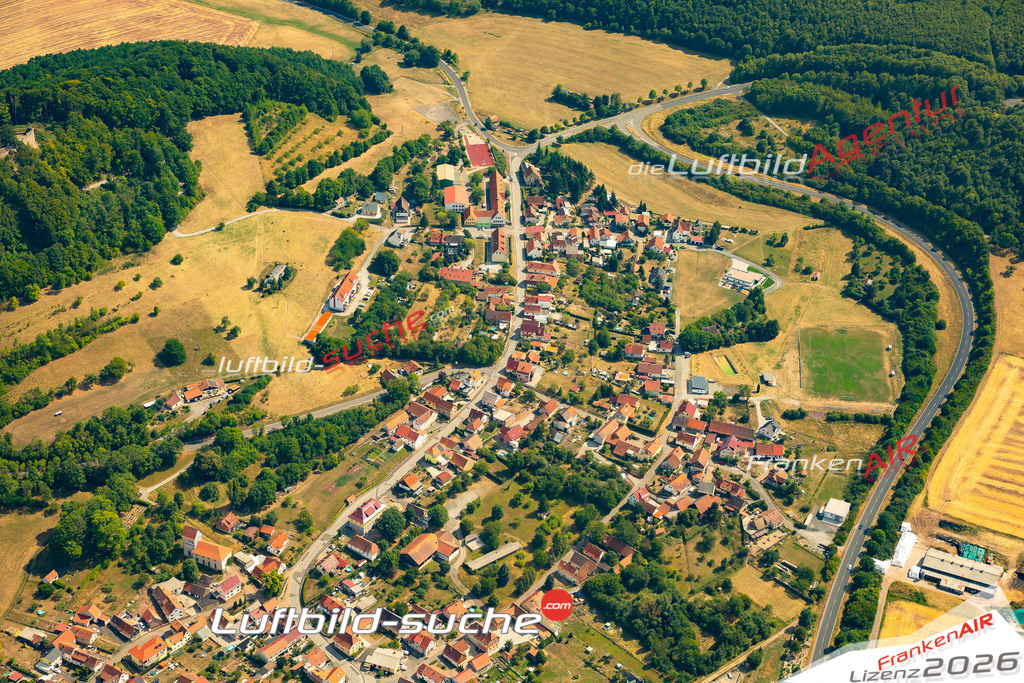 Die Luftaufnahme Henneburg - Meiningen wurde 2022 vom Flugzeug aus (keine Drohne) erstellt. Hohe Auflösung -für große Poster und Wandbilder geeignet - Garantiert!