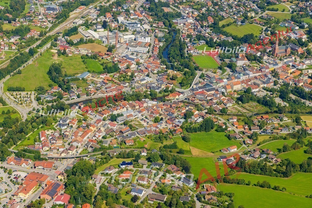 zwiesel-luftbild-5284-jahr-2025 | Luftaufnahme von  Zwiesel - Die Luftaufnahme wurde 2025 vom UL-Flugzeug heraus erstellt ( keine Drohne ) - Hochauflösende Luftaufnahme - für professionelle Ausdrucke geeignet. Die Geschenkidee !Mit Lizenz und Bildrechte bestellbar