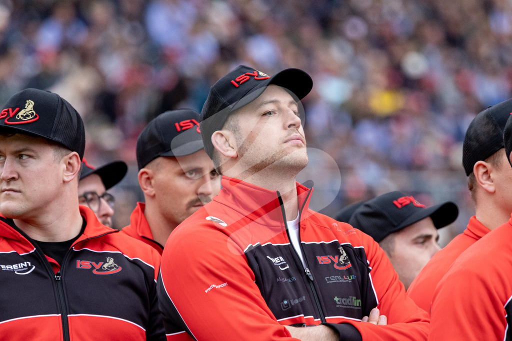 ESAF2025_Einzug_4326 | Die Schwinger des Schwyzer Kantonalen Schwingerverbandes: Fotos, die Dynamik und Leidenschaft festhalten, sowie emotionale Momente aus dem traditionellen Schwingsport zeigen. - Realisiert mit Pictrs.com