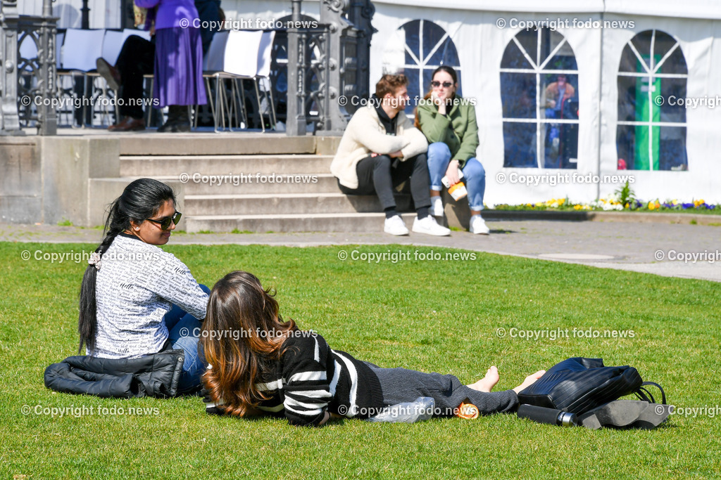Deutschland_ Baden-Wuerttemberg_ Stuttgart_ 28.03.2025-12 | 28.03.2025, Deutschland, GER, Baden-Wuerttemberg, Stuttgart, im Bild Themenbild, Stadtansichten, Menschen geniessen das warme Fruhlingswetter auf der Wiese, rasten, Sonne, Warm, Fruehling, Wetter, Feature, Symbolbild
