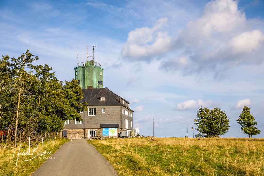 Astenturm mit Restaurant auf dem Kahlen Asten | Astenturm mit Restaurant auf dem Kahlen Asten bei Winterberg - Realisiert mit Pictrs.com