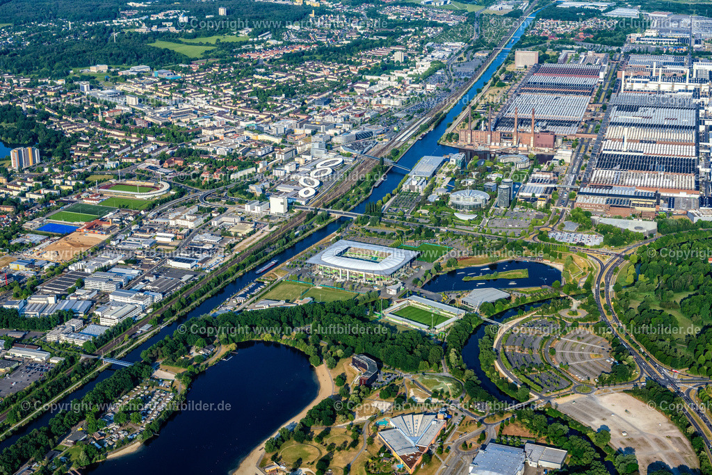 Wolfsburg_VW_Werk_Volkswagen_ELS_3611050623 | WOLFSBURG 05.06.2023 Blick auf das VW - Werksgelände Forschung &amp; Entwicklung der Volkswagen AG an der VW-Straße an der VW-Mittelstraße in Wolfsburg im Bundesland Niedersachsen. Weiterführende Informationen bei: VOLKSWAGEN AG. // View of the VW - factory premises research &amp; development of Volkswagen AG on street VW-Mittelstrasse in Wolfsburg in the state of Lower Saxony. Further information at: VOLKSWAGEN AG. Foto: Martin Elsen