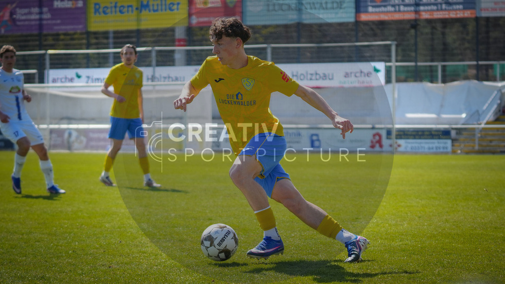 Fußball, Herren, Saison 2025/2026, Regionalliga Nordost, 29. Spieltag, FSV 63 Luckenwalde vs. FC Eilenburg, Samstag 11.04.2026, Werner-Seelenbinder-Stadion Luckenwalde, | Fußball, Herren, Saison 2025/2026, Regionalliga Nordost, 29. Spieltag, FSV 63 Luckenwalde vs. FC Eilenburg, Samstag 11.04.2026, Werner-Seelenbinder-Stadion Luckenwalde, Im Bild: Len Neumann (Luckenwalde) - Realisiert mit Pictrs.com