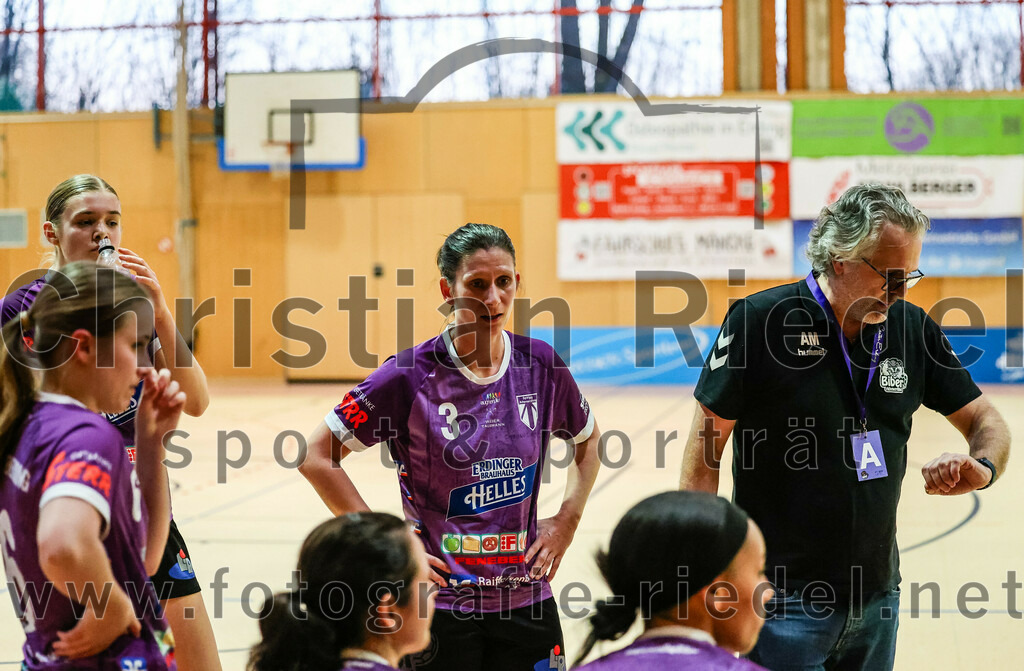 2024-01-27_010_SpVgg_Altenerding_gegen_HSG_Schwab-kirchen | Erding, Deutschland, 27.01.2024:
Handball, Bezirksoberliga Frauen Altbayern 2023 / 2024, 12. Spieltag, SpVgg Altenerding gegen HSG Schwab/kirchen, Endergebnis: 39:28

Grit Kschischow (SpVgg Altenerding, #3), Trainer Andreas Mittermeier (SpVgg Altenerding)

Foto: Christian Riedel / fotografie-riedel.net