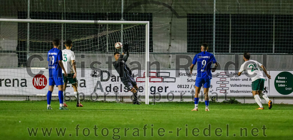 2023-10-13_076_FC_Schwaig_gegen_TSV_Ampfing | Oberding, Deutschland, 13.10.2023:
Fußball, Landesliga Südost 2023 / 2024, 16. Spieltag, FC Schwaig gegen TSV Ampfing, Endergebnis: 3:2

Ivo Petrovic (TSV Ampfing, #19), Roman Mavdryk (FC Schwaig, #3), Torwart Philipp Strunk (FC Schwaig, #30), Erhan Yazici (TSV Ampfing, #9), Mirza Idrizovic (FC Schwaig, #25)

Foto: Christian Riedel / fotografie-riedel.net