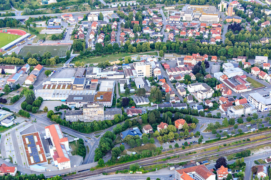 Luftbild: Gewerbegebiet Bahnhofstraße mit Bizerba Service und IDEAL Krug + Priester GmbH & Co. KG in Balingen im Bundesland Baden-Württemberg in Deutschland.Foto: IMG_148655.jpg vom 25.06.2025 durch Werner Riehm/FLY-FOTO.deBizerba bietet Hardware und Software für Handwerk, Handel, Industrie & LogistikRight arrow long